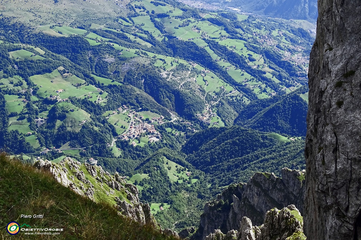 44 Vista su Oneta e Gorno in Val del Riso.JPG -                                